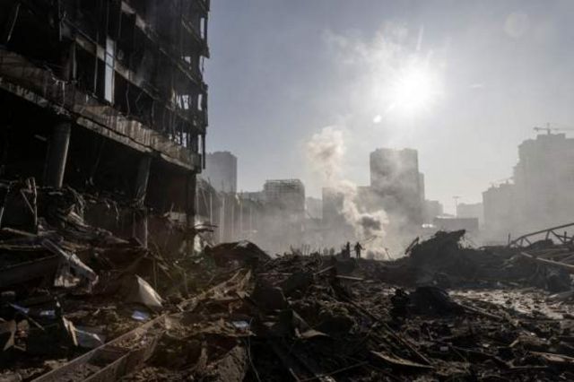123786036_kiev_shopping_reuters