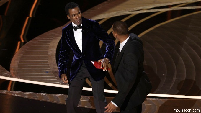 Chris-Rock-and-Will-Smith-are-seen-onstage-during-the-94th-Annual-Academy-Awards-Getty-H-2022_4o3KLpN1r5vq
