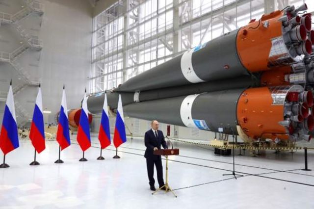 124130716_putin_epa_mom75