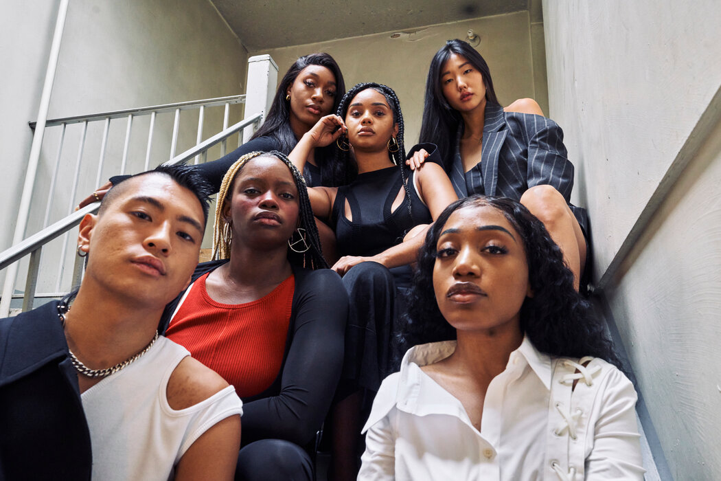 00Exposures-BLK-Asian_Uni-slide-7GZR-master1050_62965d9704118
