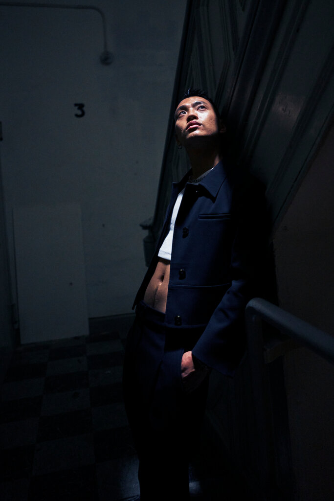 00Exposures-BLK-Asian_Uni-slide-H8X0-jumbo_62965d973427b
