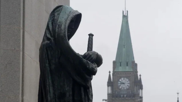 statue-cour-supreme-canada-ottawa_6272df0c5a72e