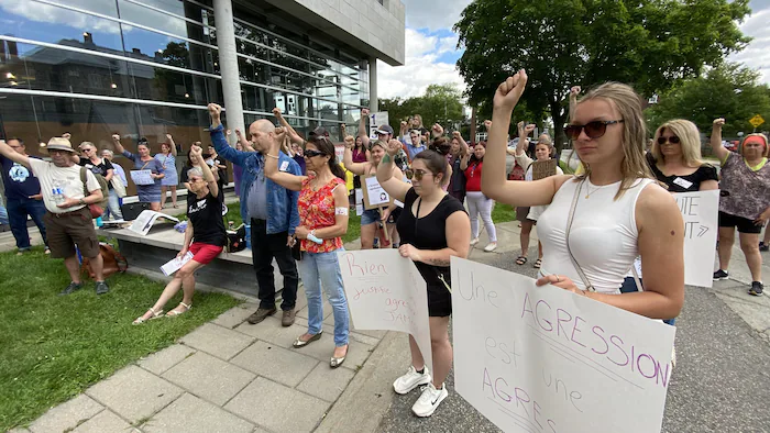 manifestation-simon-houle-absolution-conditionnelle-palais-justice-trois-rivieres_62cc6c3e859b9