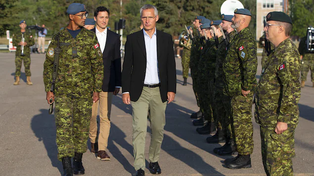 justin-trudeau-jens-stoltenberg-otan-cold-lake-alberta-visite_qi011