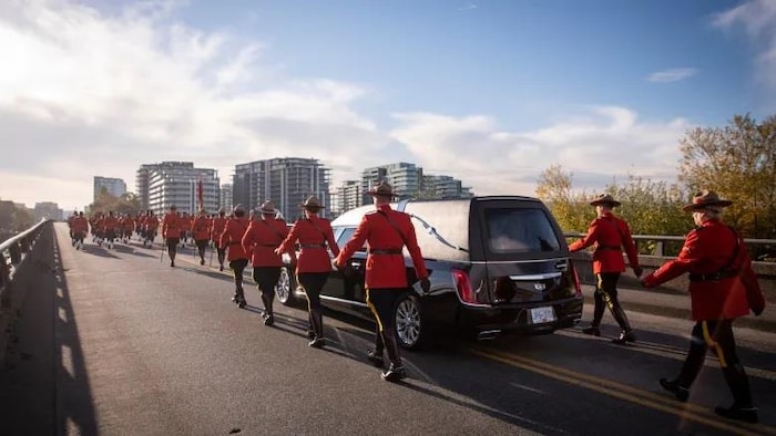 shaelyn-yang-funerales-police-23957_22l4c