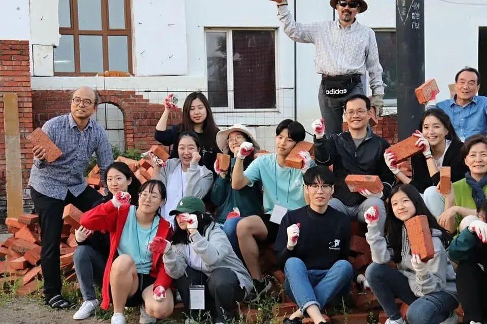 frc-44f6d3c387dc069fc84d4d1561dfdf15_o85aq