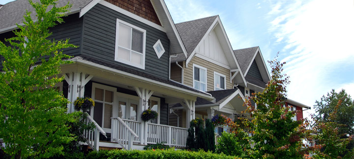 20231016_grey-brown-houses_5ipe3