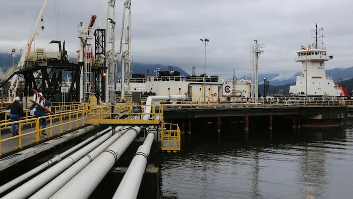 布拉德湾（Burrard Inlet）的 韦斯特里奇海洋码头（Westridge Marine Terminal）。