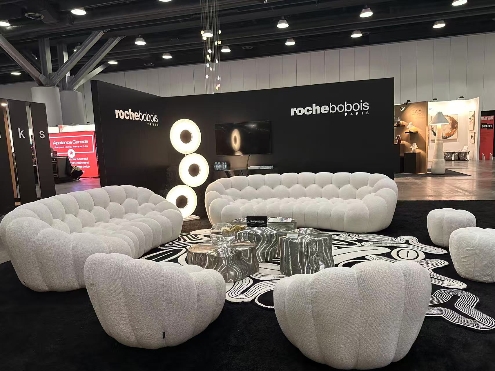 2025 IDS Vancouver rocheBobois 展位