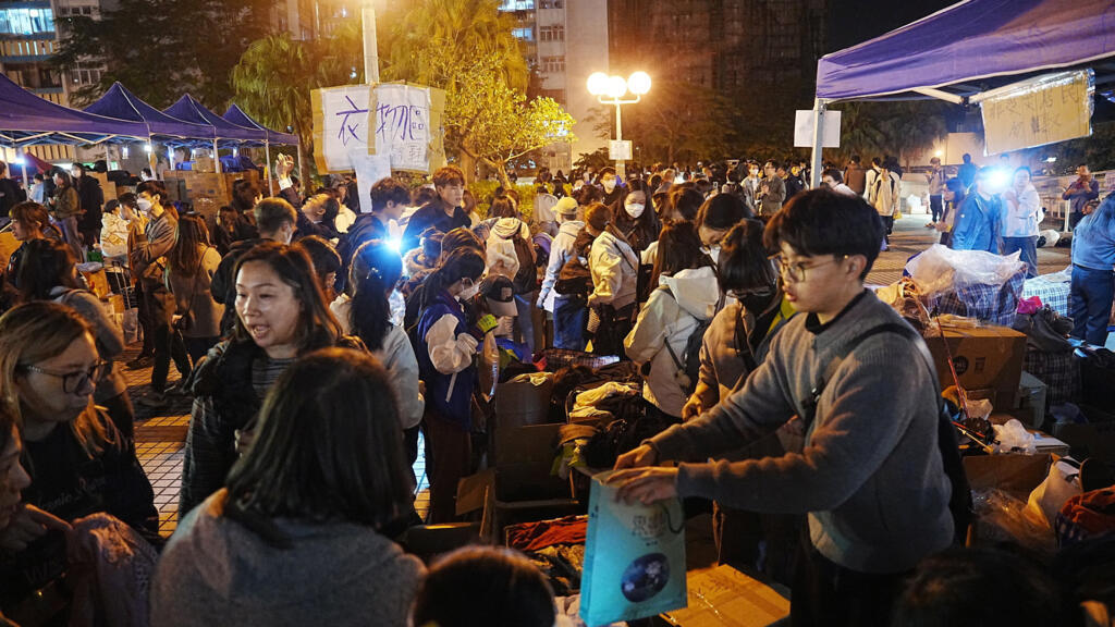 2025-11-28T150046Z-1906409693-RC2O5IAHBC6M-RTRMADP-3-HONGKONG-FIRE-20251128-100757-6929e4fd517be