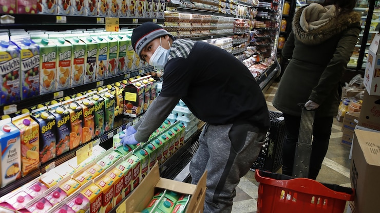 epicerie-etalage-supermarche-frigidaire-jus-employe-20251113-084239-69160a7f36092