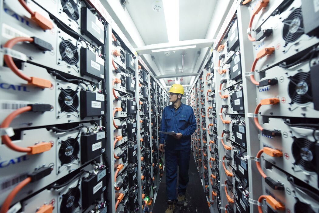 00CLI-AI-CHINA-BATTERIES-03-master1050-20251224-090041-694c1c395e903