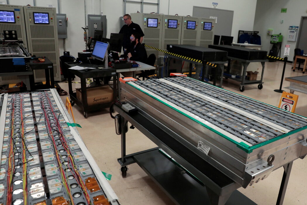 00CLI-AI-CHINA-BATTERIES-06-mpfh-master1050-20251224-090042-694c1c3a01361