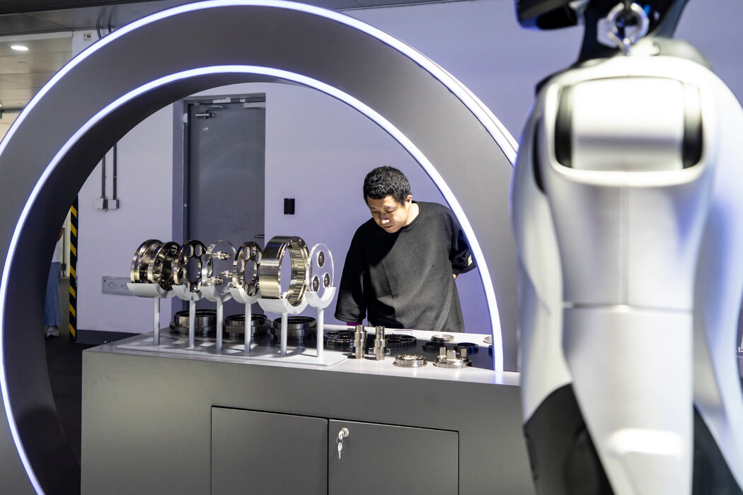 Biz-China-Robot-Bubble-08-cmlj-master1050-20251221-090901-694829ad6e002