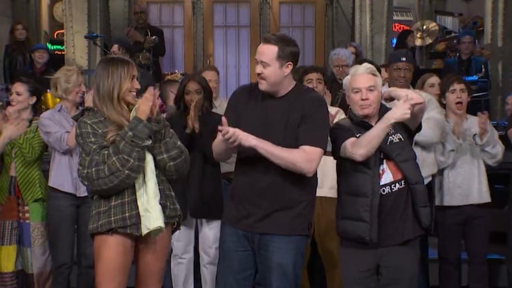 mike-myers-elbow-up-coude-saturday-night-live-20251231-100953-695566f167aa6