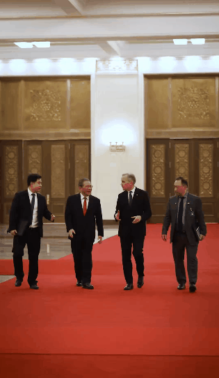 6968fbe7679bd-20260115-090010-69691d1a3a6ed