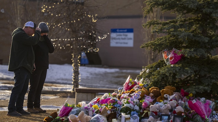 tumbler-ridge-memorial-rassemblement-20260213-091453-698f5c0d4c6cf