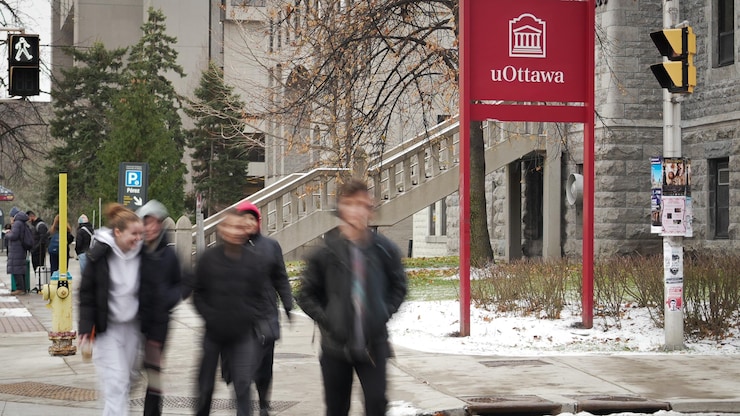 etudiants-universite-ottawa-exterieur-20260319-094835-69bc28e366b83