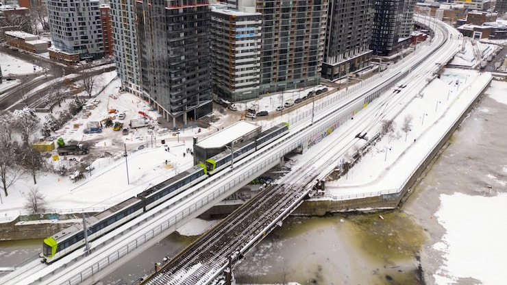 rem-reseau-express-metropolitain-montreal-hiver-centre-ville-20260311-115724-69b1bb1435dd0