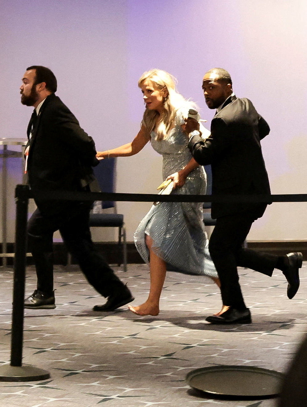 2026-04-26T011108Z_689002440_RC2KWKA389YA_RTRMADP_3_USA-WHITEHOUSE-DINNER-20260426-080926-69ee2aa656208