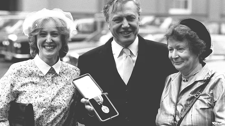 david-attenborough-jane-susan-famille-knight-queen-londre-reine-20260510-111142-6a00ca5ec46f8